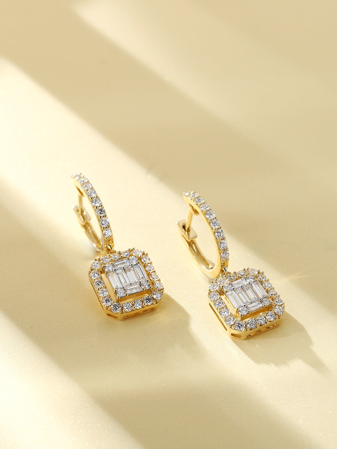 High-Quality 18K Gold Earring with diamond and Fashionable and Illusion - Suitable for Women’s Daily, Dating, Travel, and Party