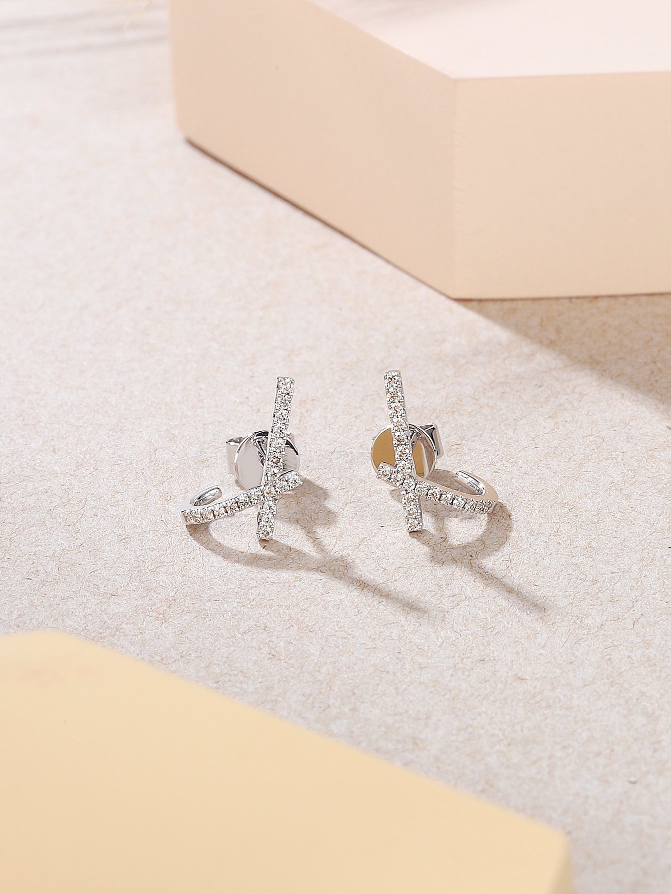 High-Quality 18K Gold stud earring with diamonds. Suitable for Women’s Daily, Dating, Travel , A Cute Gift