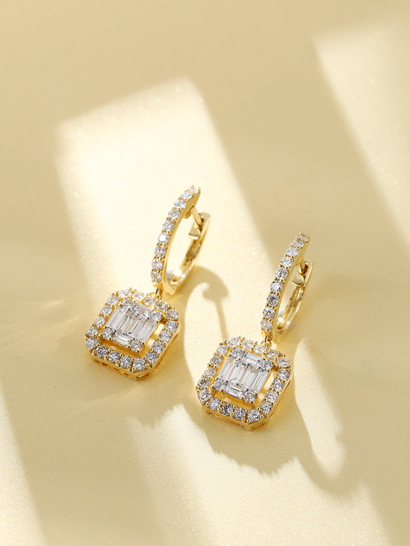 High-Quality 18K Gold Earring with diamond and Fashionable and Illusion - Suitable for Women’s Daily, Dating, Travel, and Party