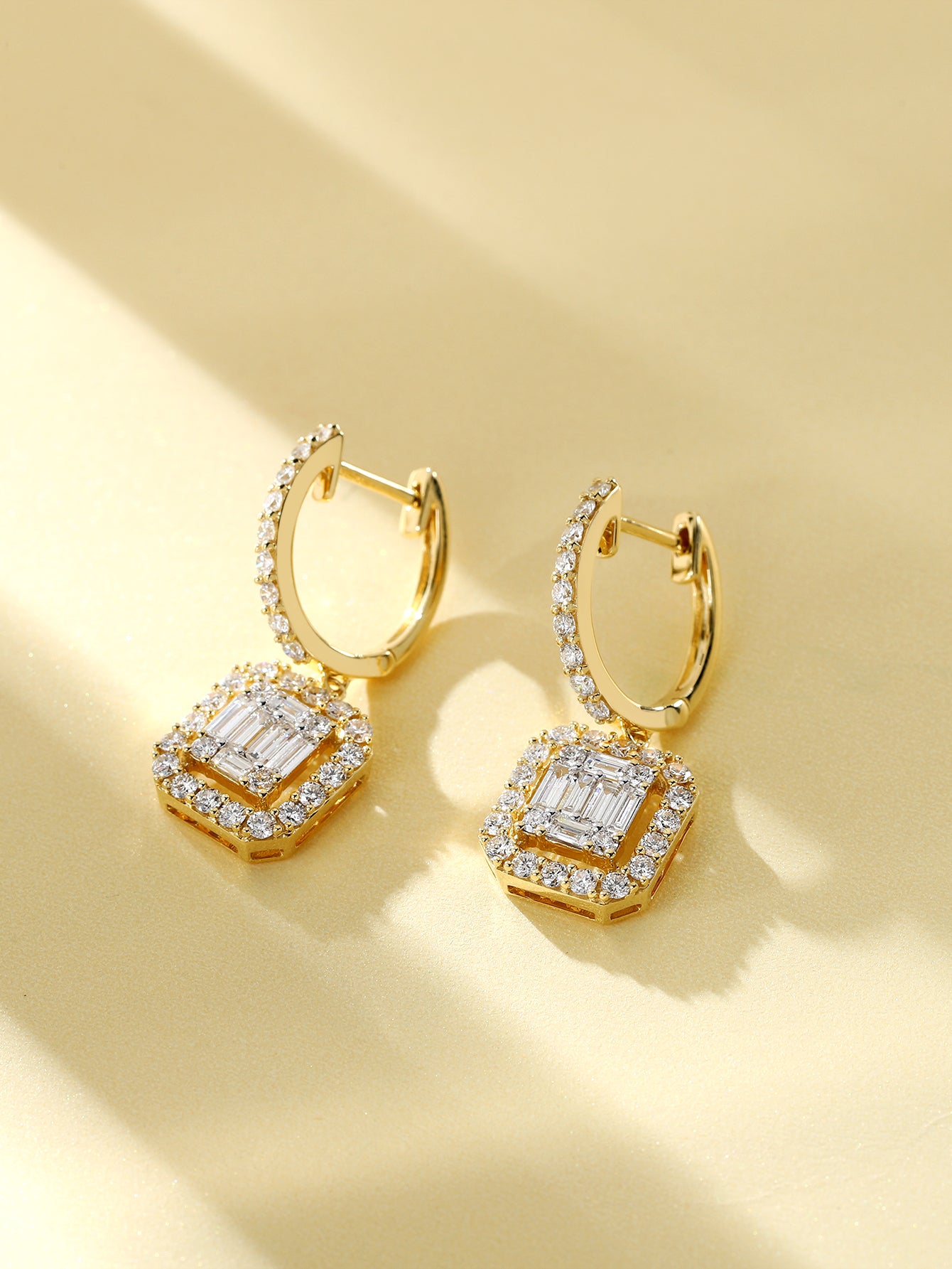 High-Quality 18K Gold Earring with diamond and Fashionable and Illusion - Suitable for Women’s Daily, Dating, Travel, and Party