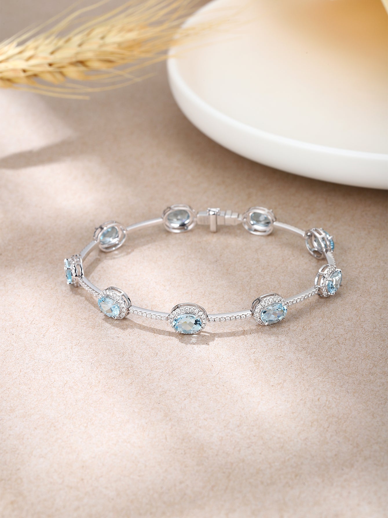 High-Quality 18K Gold Bracelet with Oval shape aqua and diamondsVBP3705R01MH